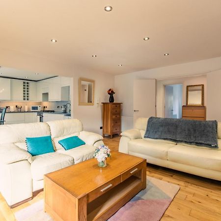 London Stratford - Spacious 2 Bed Flat With Secured Parking & Private Garden Exteriér fotografie
