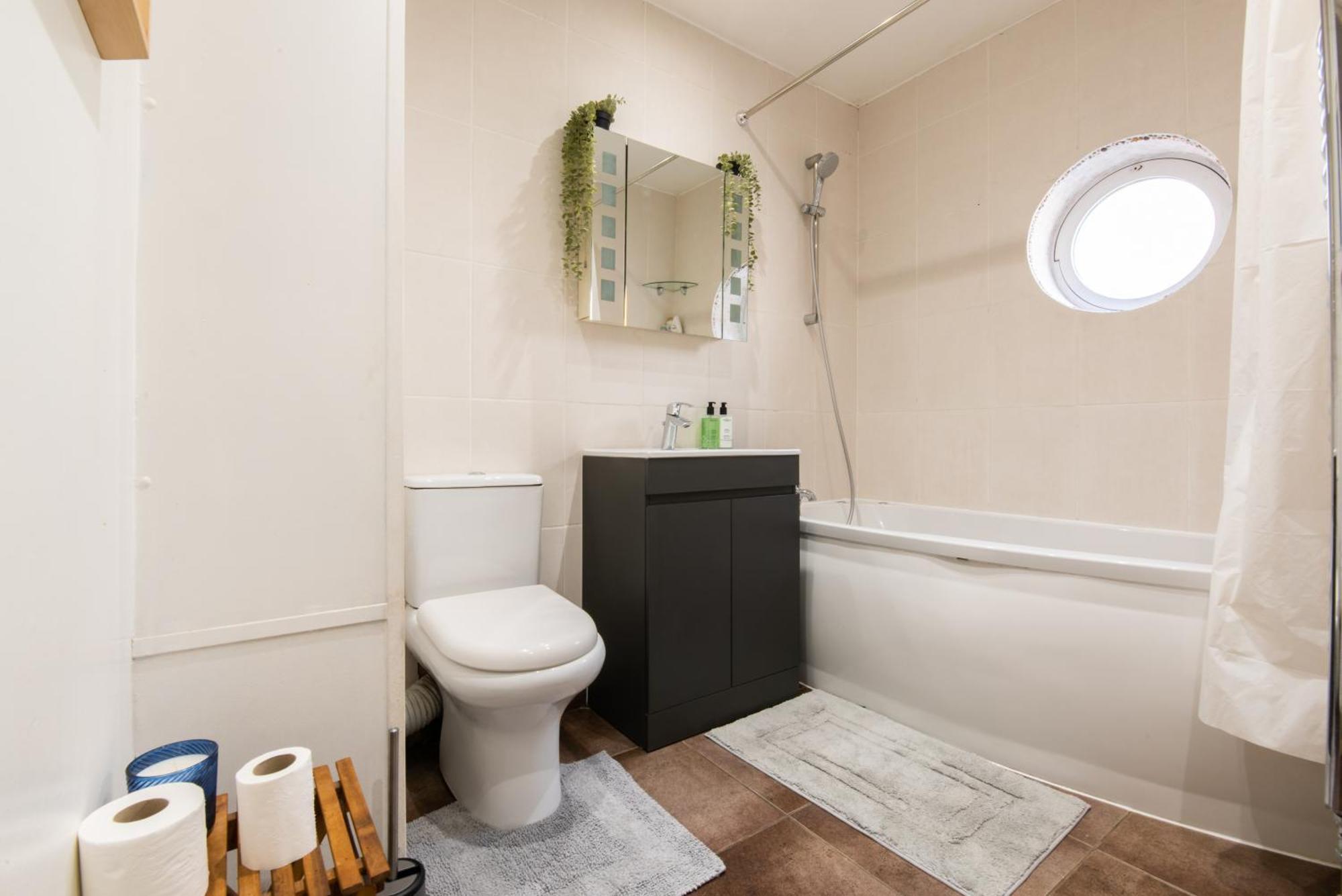 London Stratford - Spacious 2 Bed Flat With Secured Parking & Private Garden Exteriér fotografie