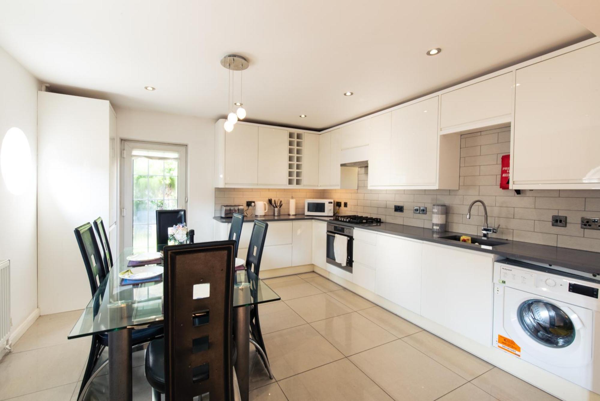 London Stratford - Spacious 2 Bed Flat With Secured Parking & Private Garden Exteriér fotografie